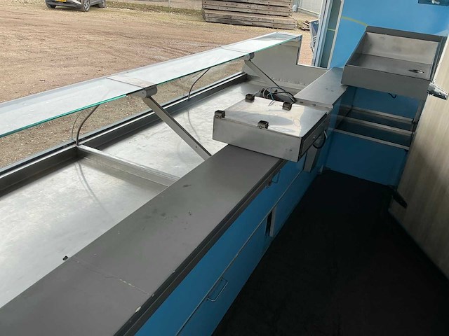 2014 scania p370 opleggertrekker met 2001 de vries jv10000 visverkoop oplegger - afbeelding 14 van  45