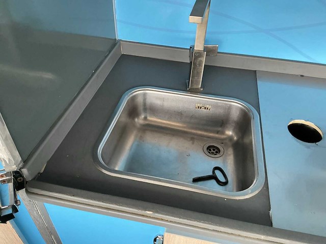 2014 scania p370 opleggertrekker met 2001 de vries jv10000 visverkoop oplegger - afbeelding 16 van  45