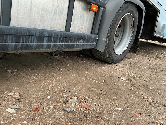 2014 scania p370 opleggertrekker met 2001 de vries jv10000 visverkoop oplegger - afbeelding 31 van  45