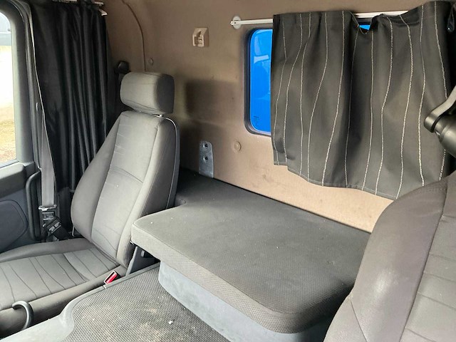 2014 scania p370 opleggertrekker met 2001 de vries jv10000 visverkoop oplegger - afbeelding 33 van  45