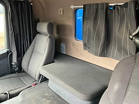 2014 scania p370 opleggertrekker met 2001 de vries jv10000 visverkoop oplegger - afbeelding 33 van  45