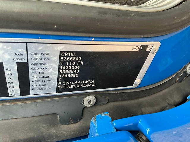 2014 scania p370 opleggertrekker met 2001 de vries jv10000 visverkoop oplegger - afbeelding 39 van  45