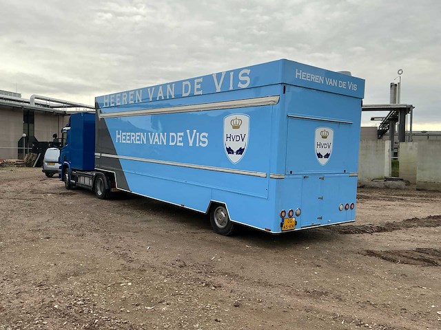 2014 scania p370 opleggertrekker met 2001 de vries jv10000 visverkoop oplegger - afbeelding 44 van  45