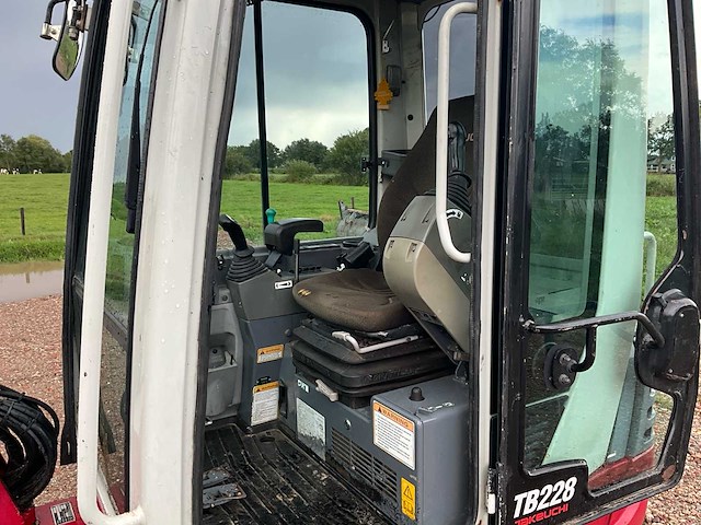2014 takeuchi tb228 minigraafmachine - afbeelding 14 van  32