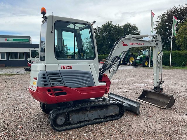 2014 takeuchi tb228 minigraafmachine - afbeelding 28 van  32