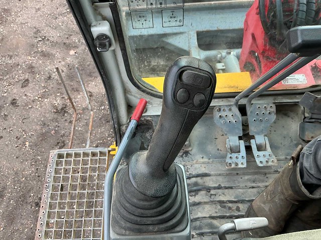 2014 takeuchi tb235 minigraafmachine - afbeelding 30 van  46