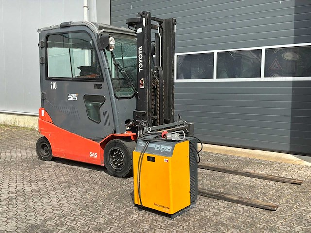 2014 toyota 8fbmt30 vorkheftruck - afbeelding 1 van  19