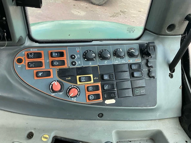 2014 valtra t163 vierwielaangedreven landbouwtractor - afbeelding 18 van  38