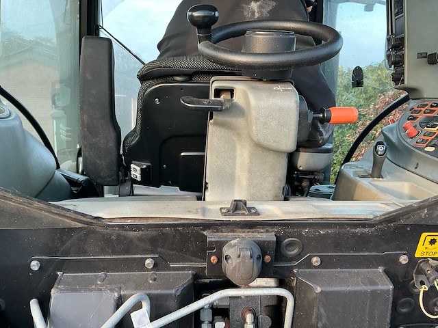 2014 valtra t163 vierwielaangedreven landbouwtractor - afbeelding 8 van  32