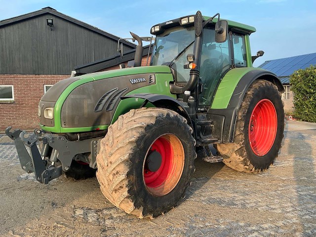 2014 valtra t163 vierwielaangedreven landbouwtractor - afbeelding 1 van  32