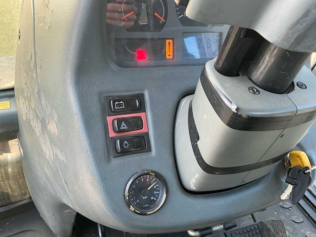 2014 valtra t163 vierwielaangedreven landbouwtractor - afbeelding 24 van  32