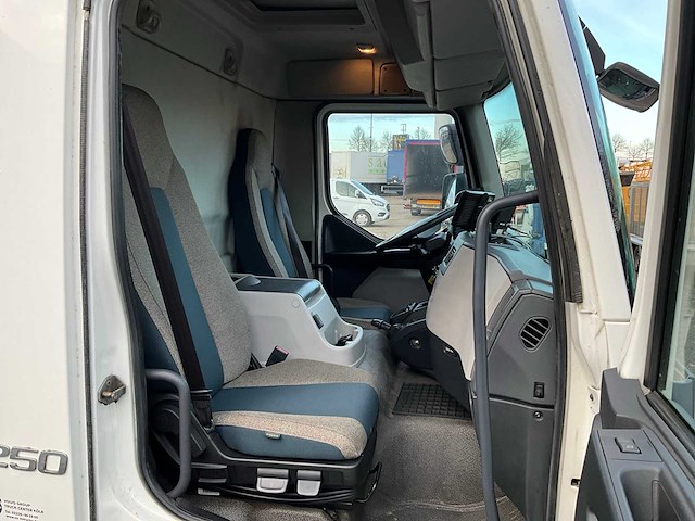 2014 volvo fl250 euro6 koel/vries vrachtwagen - afbeelding 31 van  57