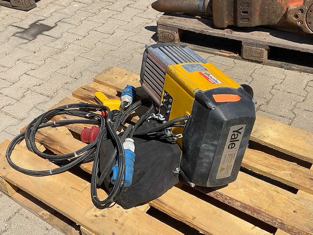 2014 yale cpvf 10.8 elektrische kettingtakel - afbeelding 1 van  5