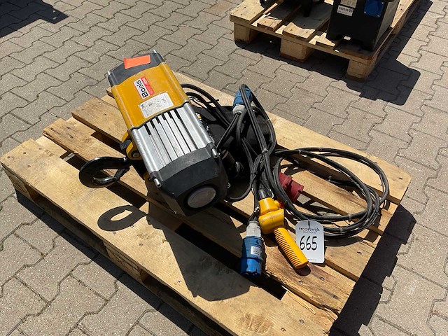 2014 yale cpvf 10.8 elektrische kettingtakel - afbeelding 2 van  5