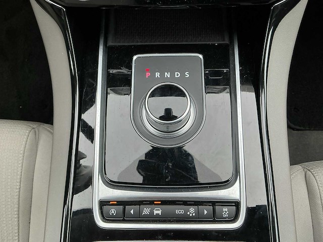 2015 - jaguar - xe - 2.0 d r-sport - personenauto - afbeelding 2 van  17