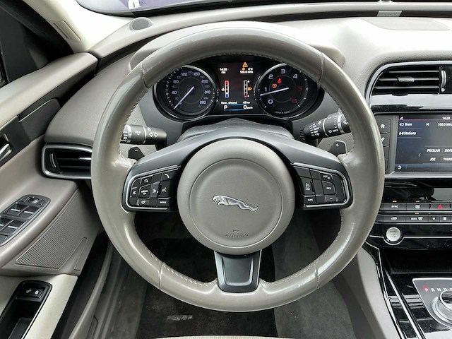 2015 - jaguar - xe - 2.0 d r-sport - personenauto - afbeelding 3 van  17