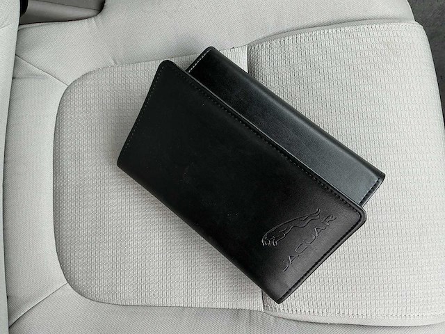 2015 - jaguar - xe - 2.0 d r-sport - personenauto - afbeelding 9 van  17