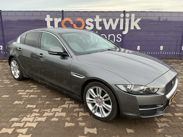 2015 - jaguar - xe - 2.0 d r-sport - personenauto - afbeelding 10 van  17