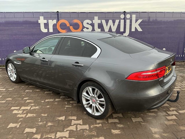 2015 - jaguar - xe - 2.0 d r-sport - personenauto - afbeelding 11 van  17