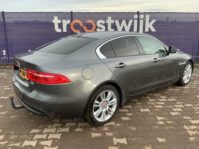 2015 - jaguar - xe - 2.0 d r-sport - personenauto - afbeelding 12 van  17