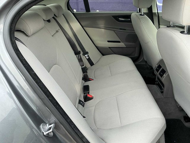 2015 - jaguar - xe - 2.0 d r-sport - personenauto - afbeelding 14 van  17