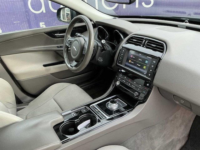 2015 - jaguar - xe - 2.0 d r-sport - personenauto - afbeelding 15 van  17
