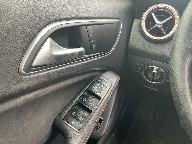 2015 - mercedes-benz - gla-klasse - 200 cdi 4m prestige - personenauto - afbeelding 2 van  9