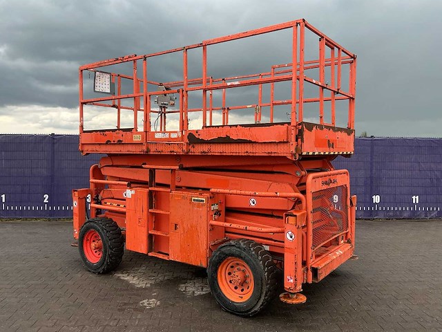 2015 - skyjack - sj 8841 - 4x4 - schaarhoogwerker - afbeelding 2 van  3