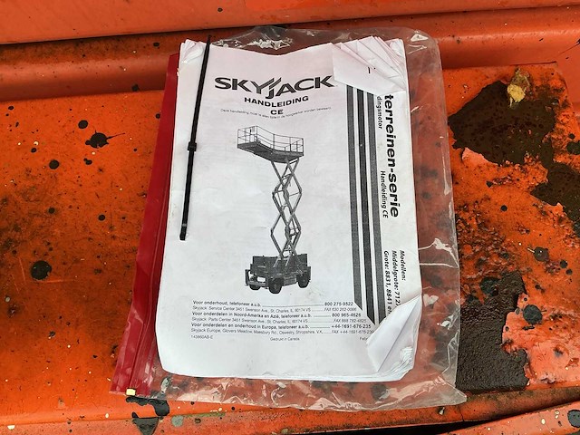 2015 - skyjack - sj 8841 - 4x4 - schaarhoogwerker - afbeelding 4 van  13