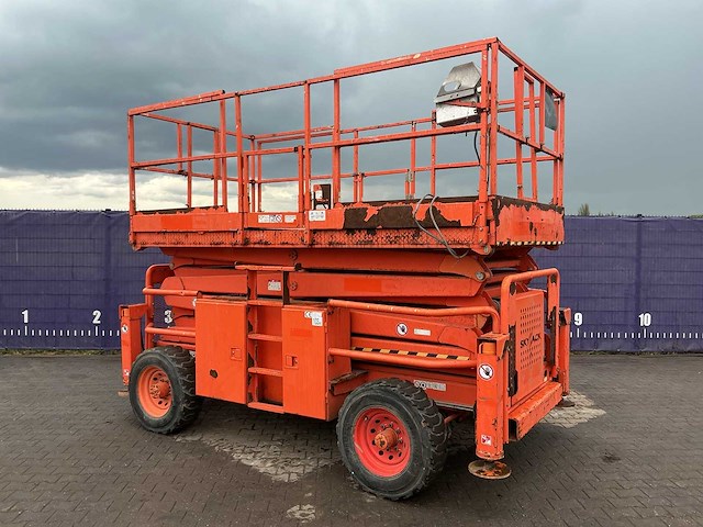 2015 - skyjack - sj 8841 - 4x4 - schaarhoogwerker - afbeelding 2 van  2