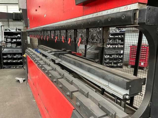 2015 amada hfe 3i 1704 8 axes l cnc-kantbank - afbeelding 8 van  14
