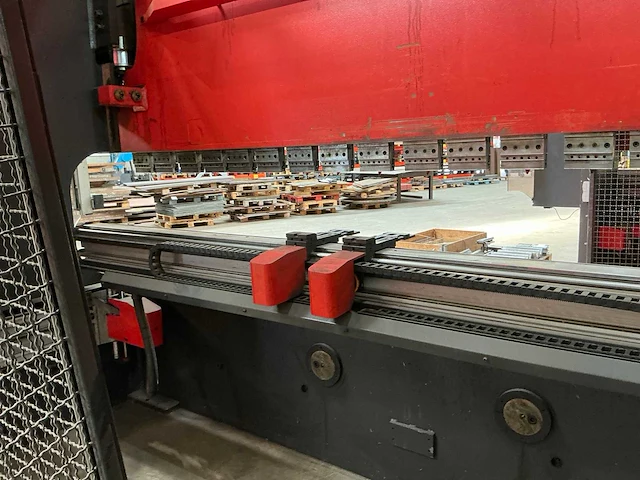 2015 amada hfe 3i 1704 8 axes l cnc-kantbank - afbeelding 13 van  14