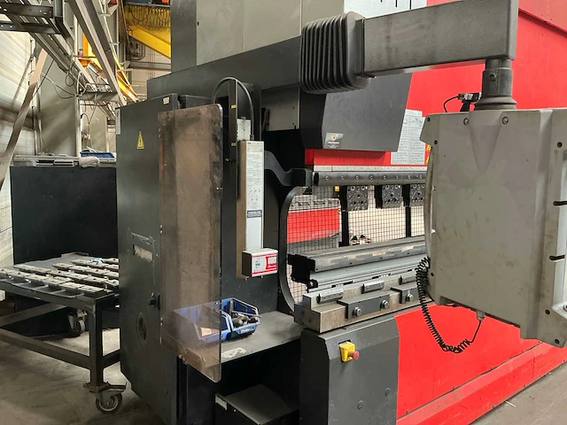 2015 amada hfe 3i 1704 8 axes l cnc-kantbank - afbeelding 5 van  14