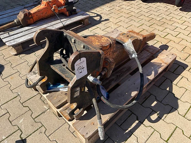 2015 atlas copco sb 302 hydraulische sloophamer - afbeelding 1 van  9