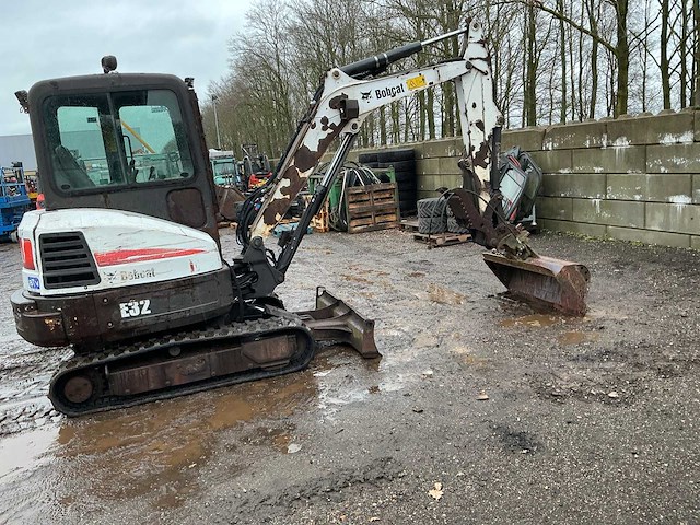 2015 bobcat e32 minigraafmachine - afbeelding 23 van  26