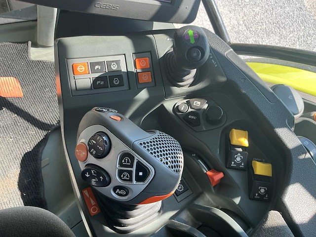 2015 claas a37 640 arion vierwielaangedreven landbouwtractor - afbeelding 18 van  30