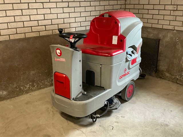 2015 comac innova 100b zelfrijdende veegmachine - afbeelding 1 van  9