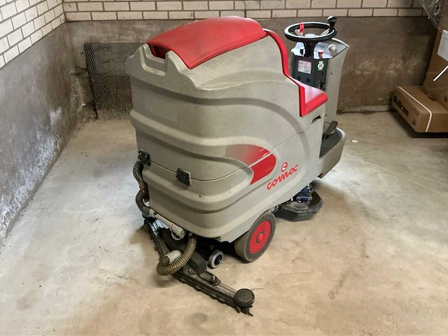 2015 comac innova 100b zelfrijdende veegmachine - afbeelding 2 van  9