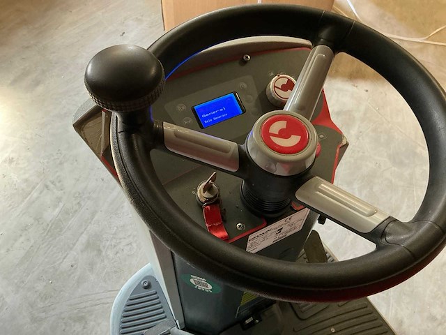 2015 comac innova 100b zelfrijdende veegmachine - afbeelding 9 van  10