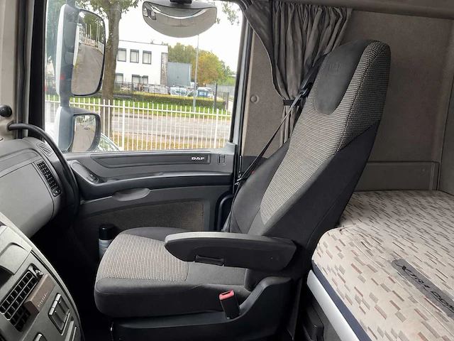 2015 daf xf 18-410 superspacecab vrachtwagen (c) - afbeelding 32 van  34