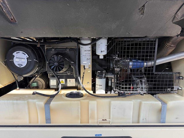 2015 doosan 7/125-10/110 mobiele compressor - afbeelding 7 van  9