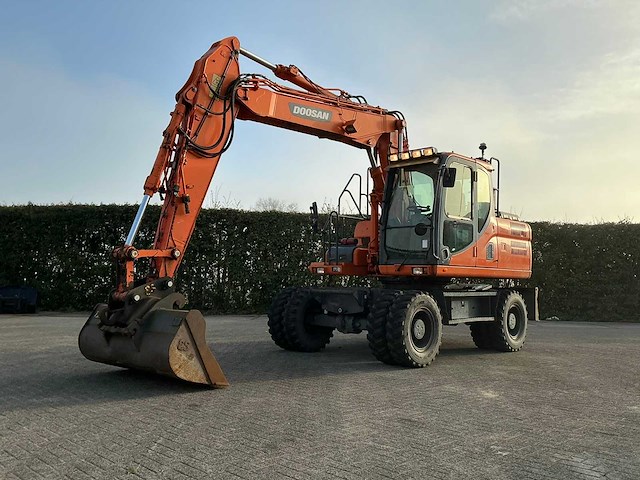 2015 doosan dx140w-3 banden graafmachine - afbeelding 1 van  21