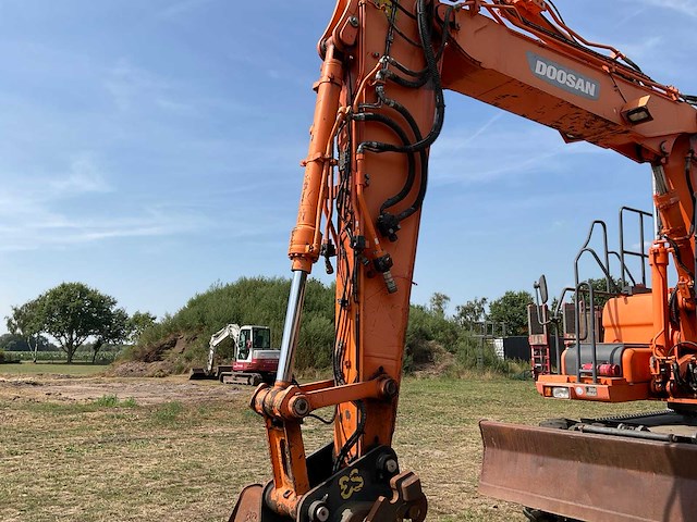 2015 doosan dx160w-3 banden graafmachine - afbeelding 3 van  17