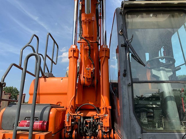 2015 doosan dx160w-3 banden graafmachine - afbeelding 16 van  17