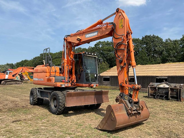 2015 doosan dx160w-3 banden graafmachine - afbeelding 9 van  17