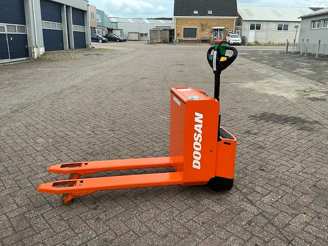 2015 doosan ledh18 elektrische palletwagen - afbeelding 1 van  13