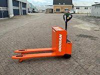 2015 doosan ledh18 elektrische palletwagen - afbeelding 1 van  13