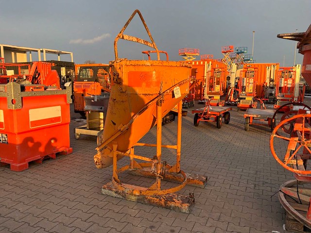 2015 eichinger 1021.8 betonkubel - afbeelding 1 van  6