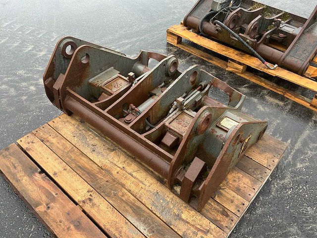 2015 eurosteel l60h hydraulische snelwissel - afbeelding 3 van  8