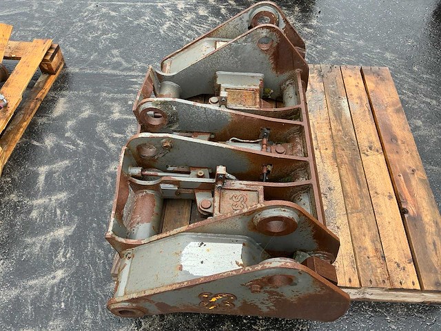 2015 eurosteel l60h hydraulische snelwissel - afbeelding 5 van  8